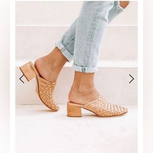 Liberté Bondi Woven Mule size 9